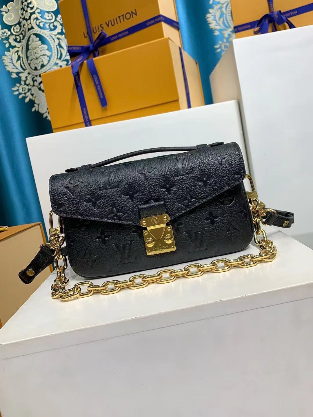 Louis Vuitton Pochette Métis Monogram Empreinte Noir