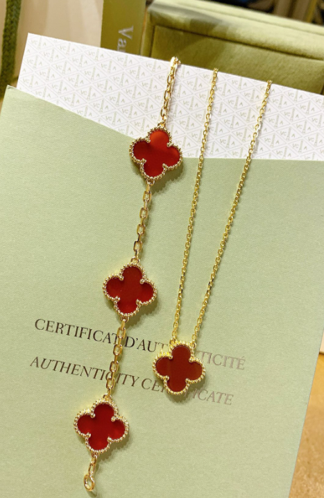 Van Cleef & Arpels Vintage Alhambra Necklace – Yellow Gold with Red Carnelian