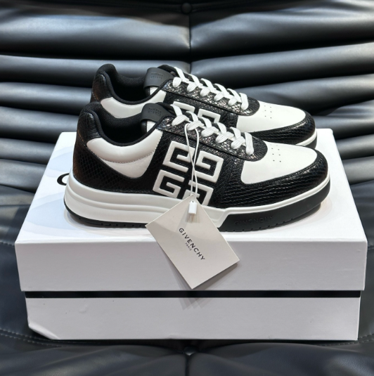 Givenchy G4 Low-Top Sneakers – Black & White