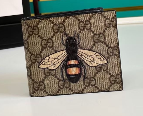 Gucci GG Supreme Wallet – Bee Print