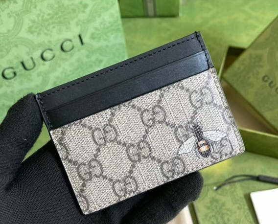 Gucci GG Supreme Card Holder – Bee Motif