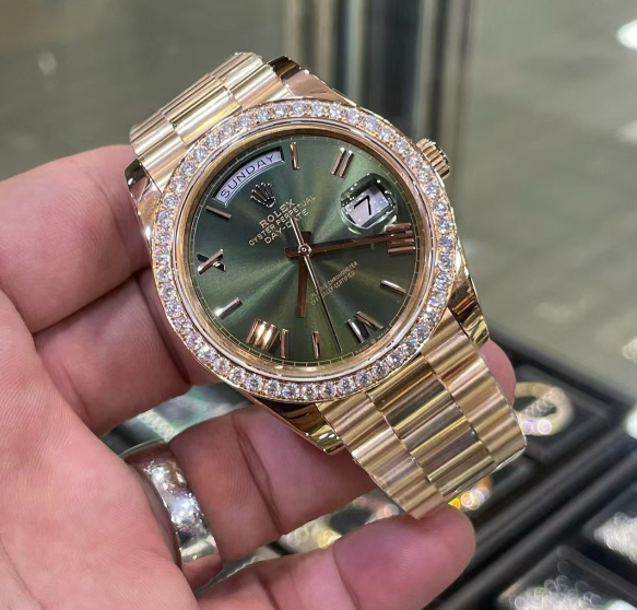 Rolex Day-Date 40 Yellow Gold Green Dial Diamond Bezel